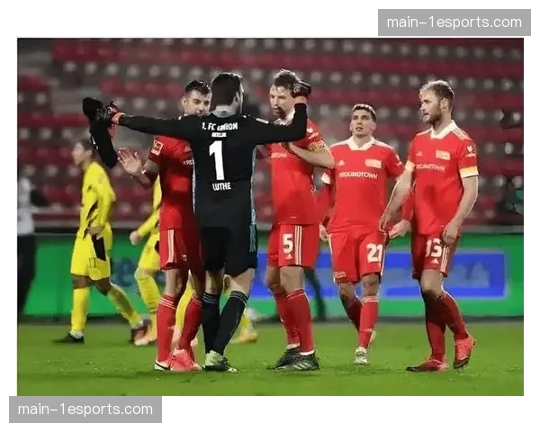 奥格斯堡客场3-2逆转沃尔夫斯堡，保级抢下关键三分