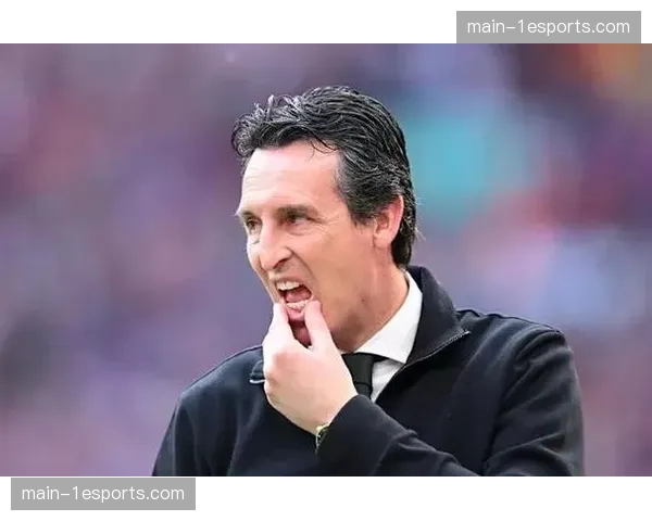 特写瞬间：阿斯顿维拉锁定欧冠资格后，主帅埃梅里眼含热泪